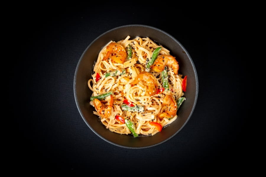 Удон в сливочном соусе с креветками