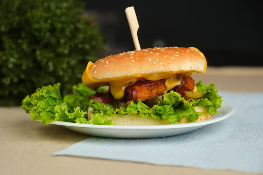 Бургер с ветчиной и сыром