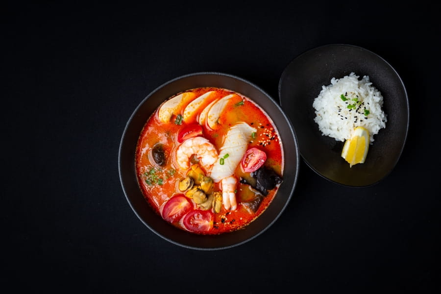 Том ям с морепродуктами